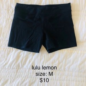 black lululemon booty shorts